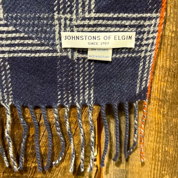 Johnston of Elgin Fringed Cashmere Scarf - Picture 3 of 3